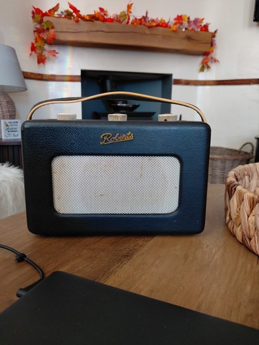 Roberts transistor radio - roberts,