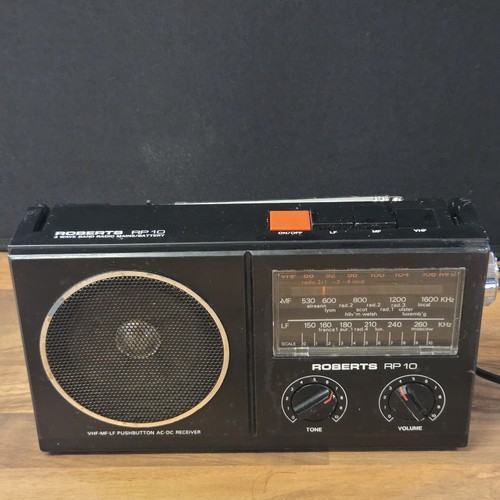Roberts transistor radio - roberts, rp